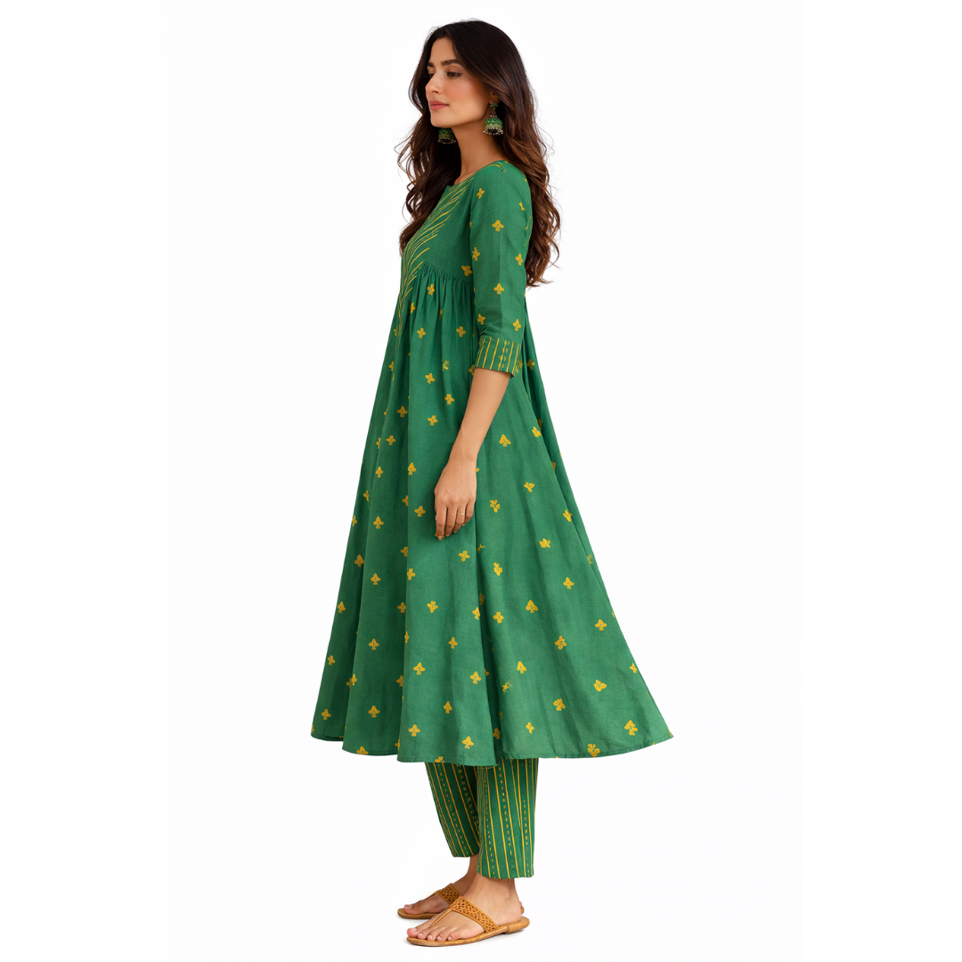 A-line Kurta with gathers & pockets matched with a Cig pant - 2pcs Set