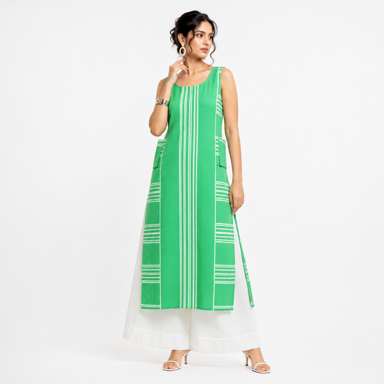 Sleeveless kurta with waist-level box patch pockets