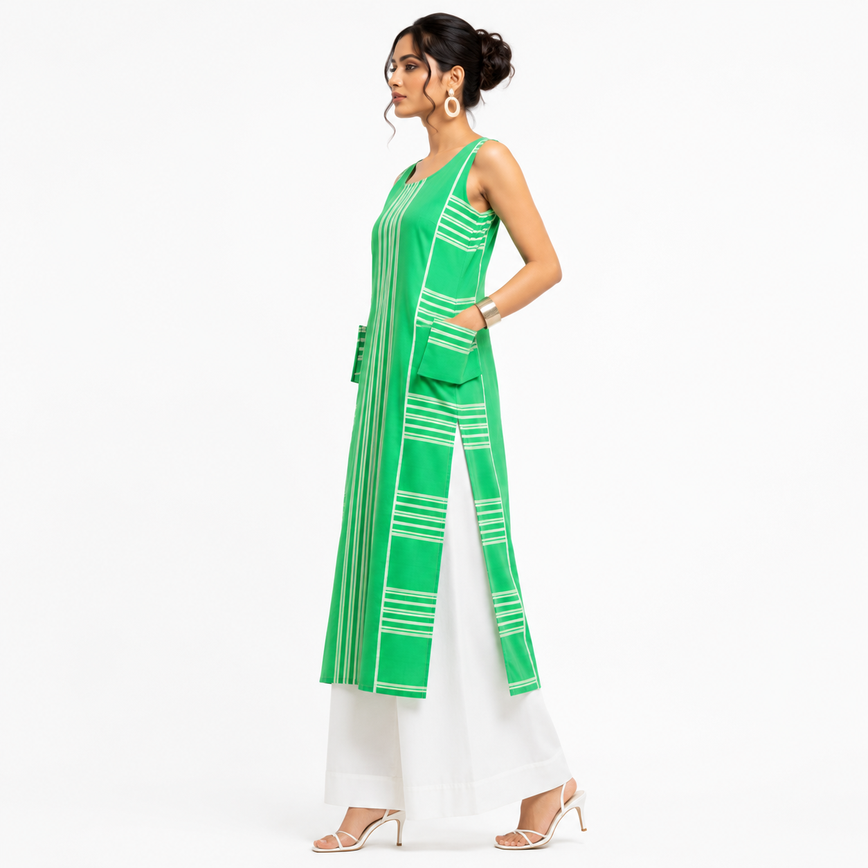Sleeveless kurta with waist-level box patch pockets
